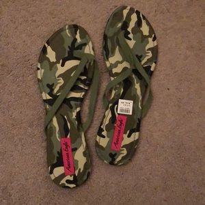 American eagle flip flops